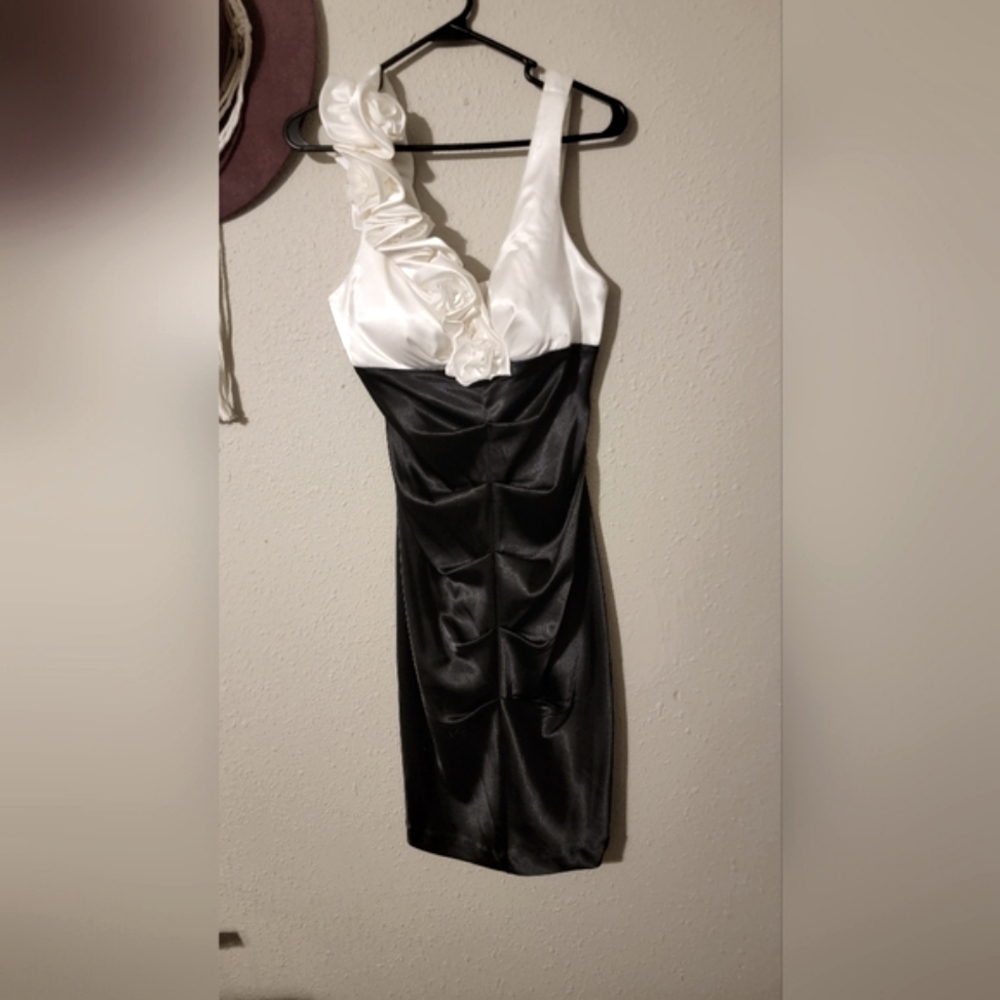 Dj-Jaz flattering silk dress